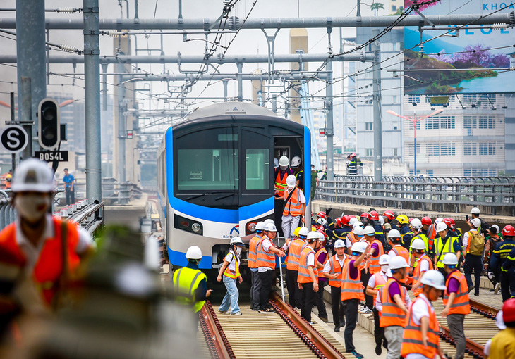 50 ngày đêm quyết đưa metro số 1 vận hành ngày 22-12 - Ảnh 2.