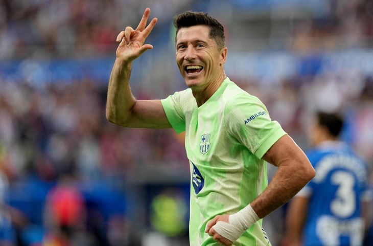 Barca suýt bị lừa 1 triệu euro trong thương vụ Robert Lewandowski - Ảnh 1.