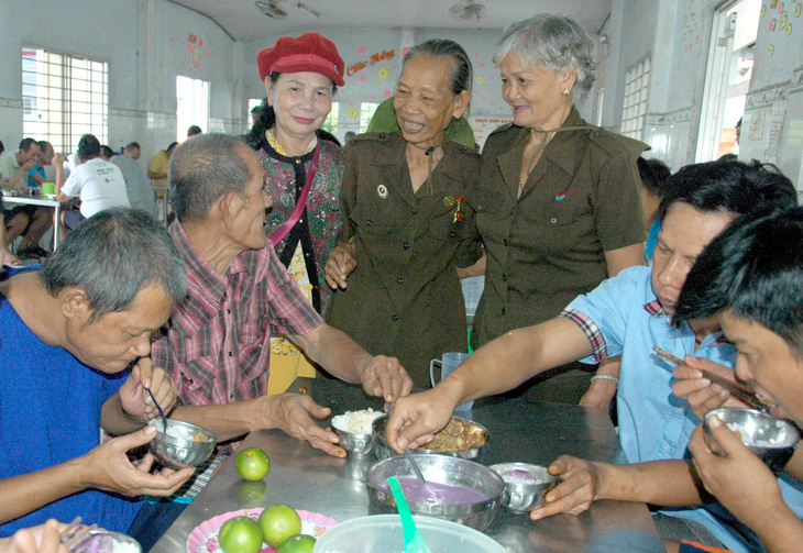 'Biệt đội tóc dài' nhân ái - Ảnh 3.