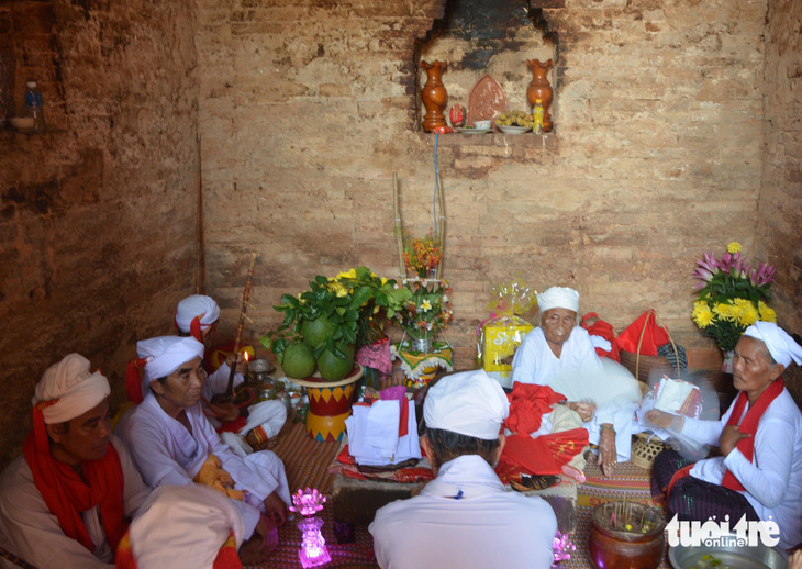 Ngắm bảo vật quốc gia Linga vàng tại Lễ hội Katê - Ảnh 8.