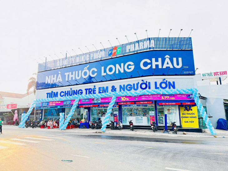 Hành trình phục vụ 20 triệu khách hàng của FPT Long Châu - Ảnh 3.