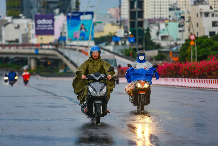 Thời tiết hôm nay 3-10: Bắc Bộ lạnh, Nam Bộ mưa tăng - Ảnh 1.