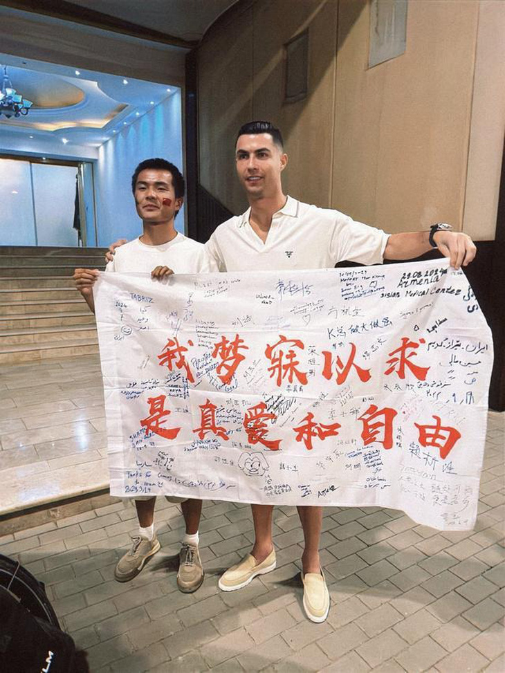 Nam thanh niên đạp xe 13.000km đến Ả Rập để gặp Ronaldo - Ảnh 3.