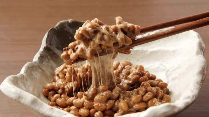 Người Nhật đãi món natto, khách Tây mê tít, khen ngon hơn phô mai - Ảnh 1.