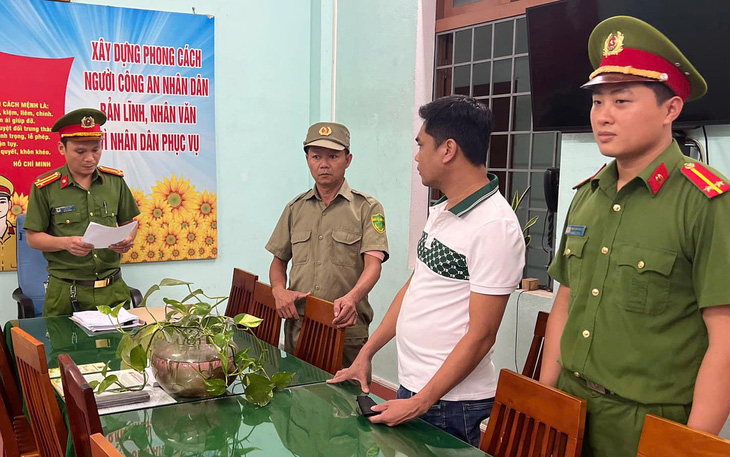 Cháu bị tài xế say rượu tông hồi phục, ông bà mang tặng lại 150 triệu làm từ thiện - Ảnh 2.