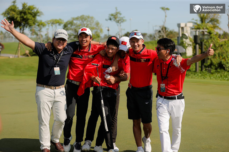 Tuyển golf Việt Nam vô địch Nomura Cup 2024 - Ảnh 3.