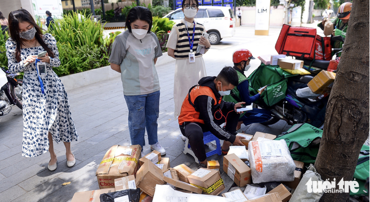 Người Việt chi chi 9,5 tỉ đô mua sắm trực tuyến trong 9 tháng đầu năm - Ảnh 1.