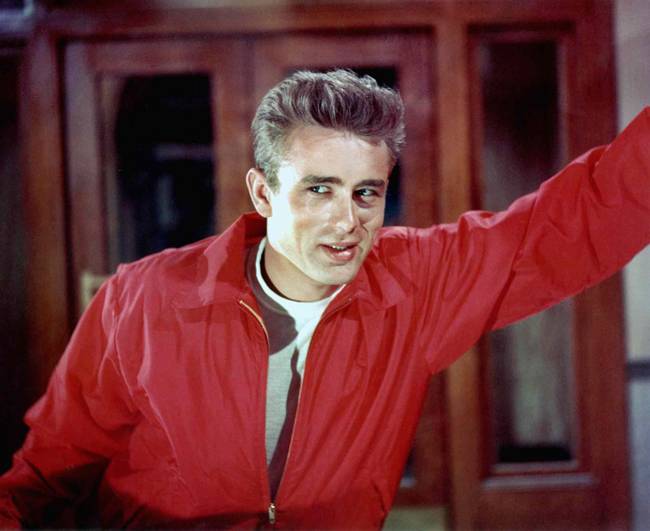 Cố diễn viên James Dean qua đời gần 70 năm, vẫn là người đàn ông quyến rũ nhất mọi thời đại - Ảnh 1.