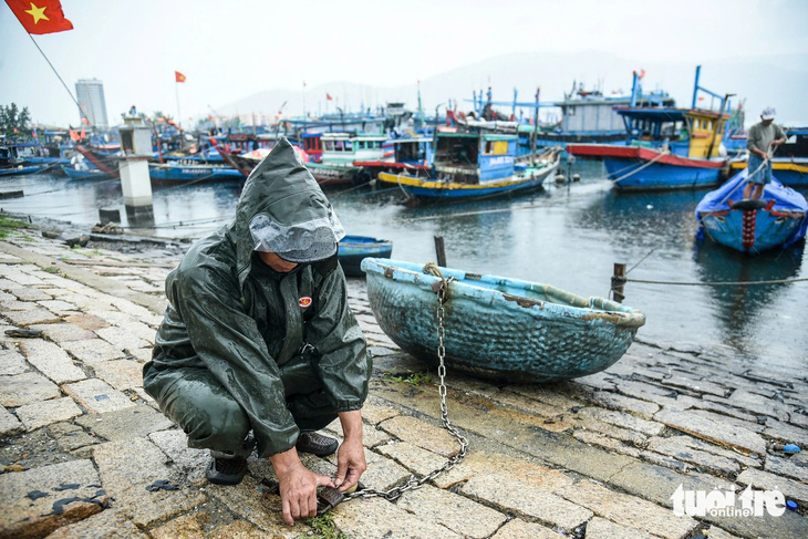 Đà Nẵng: Bộ đội cùng người dân dốc sức ứng phó bão Trà Mi - Ảnh 9.