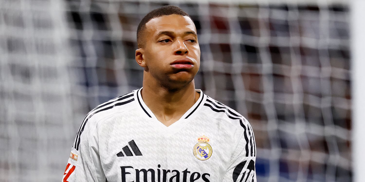 CĐV Real Madrid chỉ trích Mbappe không bằng Ronaldo tuổi xế chiều - Ảnh 1.