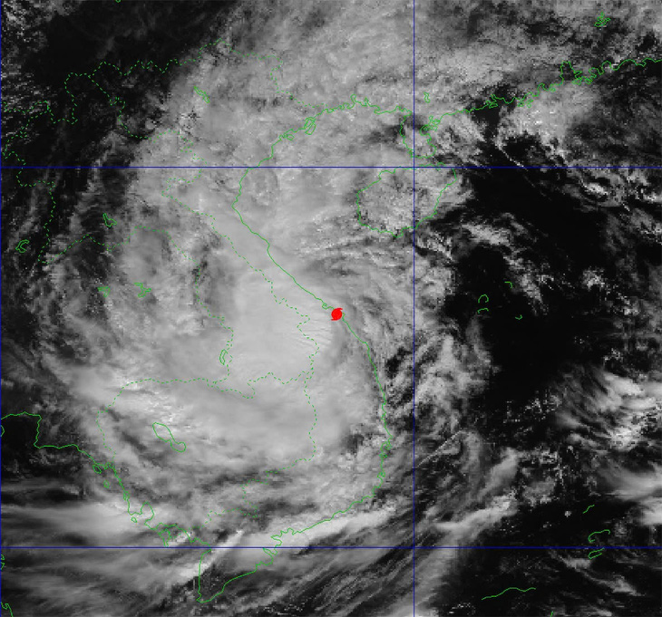 Tâm bão Trà Mi đang trên đất liền Thừa Thiên Huế - Đà Nẵng - Ảnh 2.