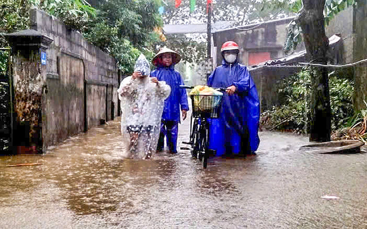 Lũ ở Quảng Bình vẫn đang lên, dự báo đêm nay tiếp tục mưa lớn - Ảnh 2.