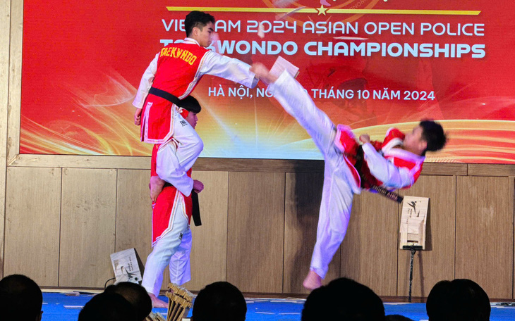 Đấu võ taekwondo với võ sĩ ảo - Ảnh 2.