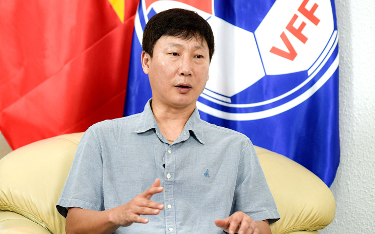 HLV Kim Sang Sik: 'Làn sóng nhập tịch uy hiếp tuyển Việt Nam' - Ảnh 2.