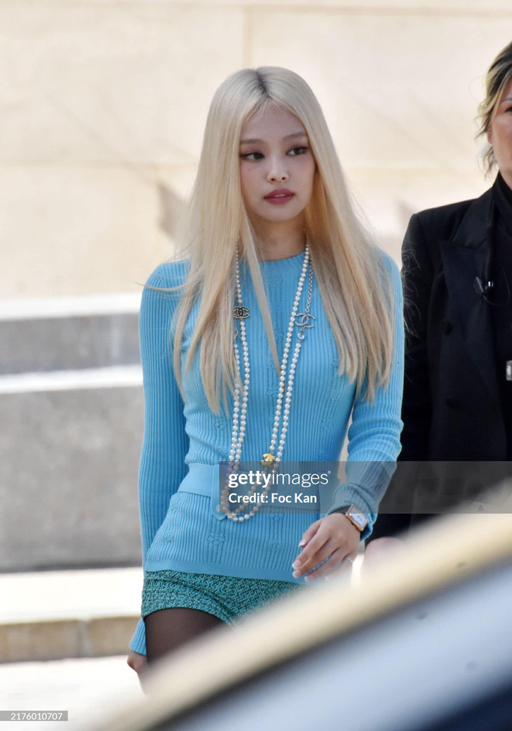 Jennie (Blackpink) bị theo dõi, phân biệt đối xử khi đến Paris  - Ảnh 3.