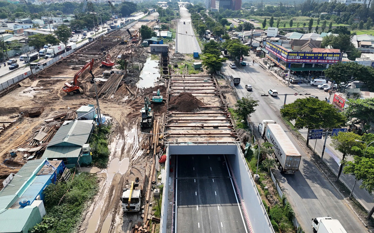 Thông xe nhánh hầm chui Nguyễn Văn Linh - Nguyễn Hữu Thọ, hướng Tân Thuận đi quốc lộ 1 - Ảnh 8.