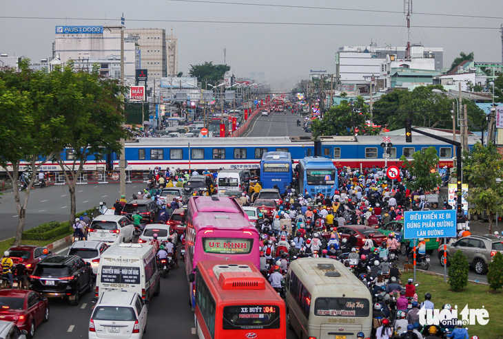 24 điểm giao giữa đường sắt và đường bộ ở TP.HCM gây ùn ứ giao thông - Ảnh 1.