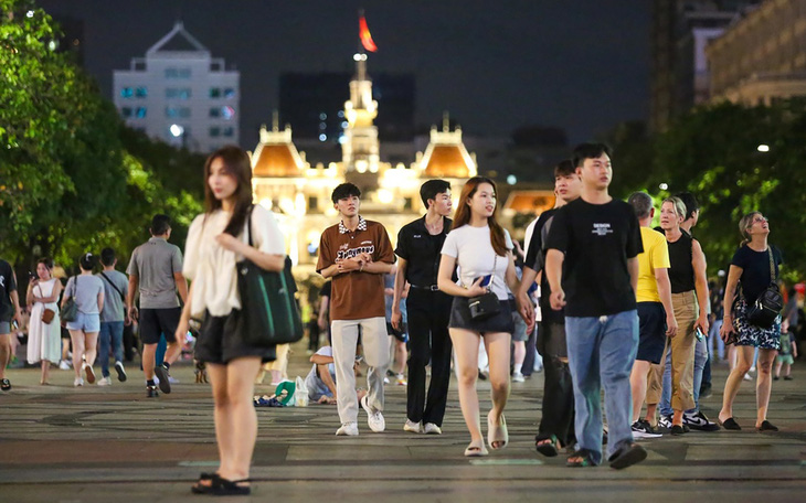 Trung tâm quản lý phố đi bộ và công viên quận 1: Đổi mới công tác quản lý không gian công cộng - Ảnh 3.