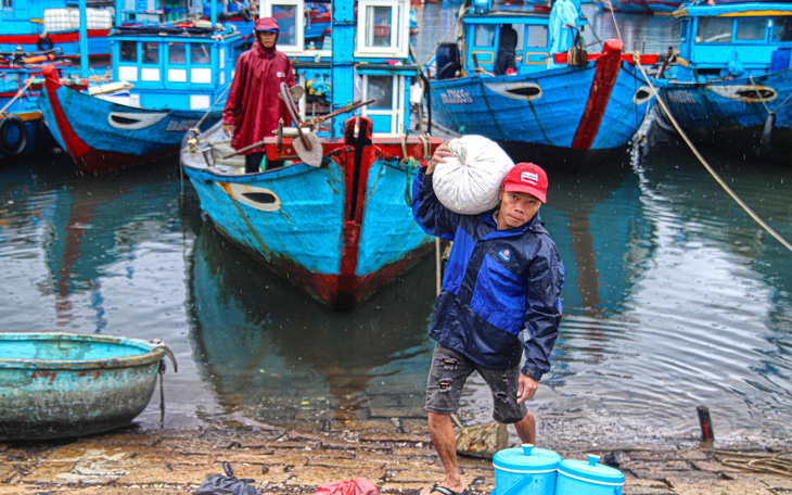 Biển Đông có thể xuất hiện áp thấp nhiệt đới, miền Trung đối mặt với mưa đặc biệt lớn  - Ảnh 2.