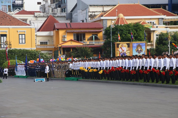 Campuchia kỷ niệm 20 năm trị vì của Quốc vương Norodom Sihamoni - Ảnh 2.