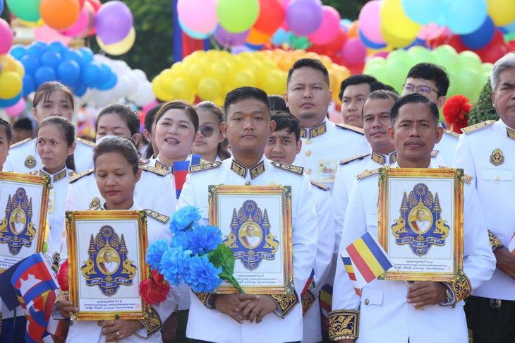 Campuchia kỷ niệm 20 năm trị vì của Quốc vương Norodom Sihamoni - Ảnh 6.