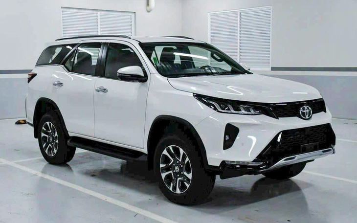 Tin tức giá xe: Isuzu mu-X xả kho giảm hơn 200 triệu, cùng phân khúc Fortuner giá ngang Yaris Cross - Ảnh 2.