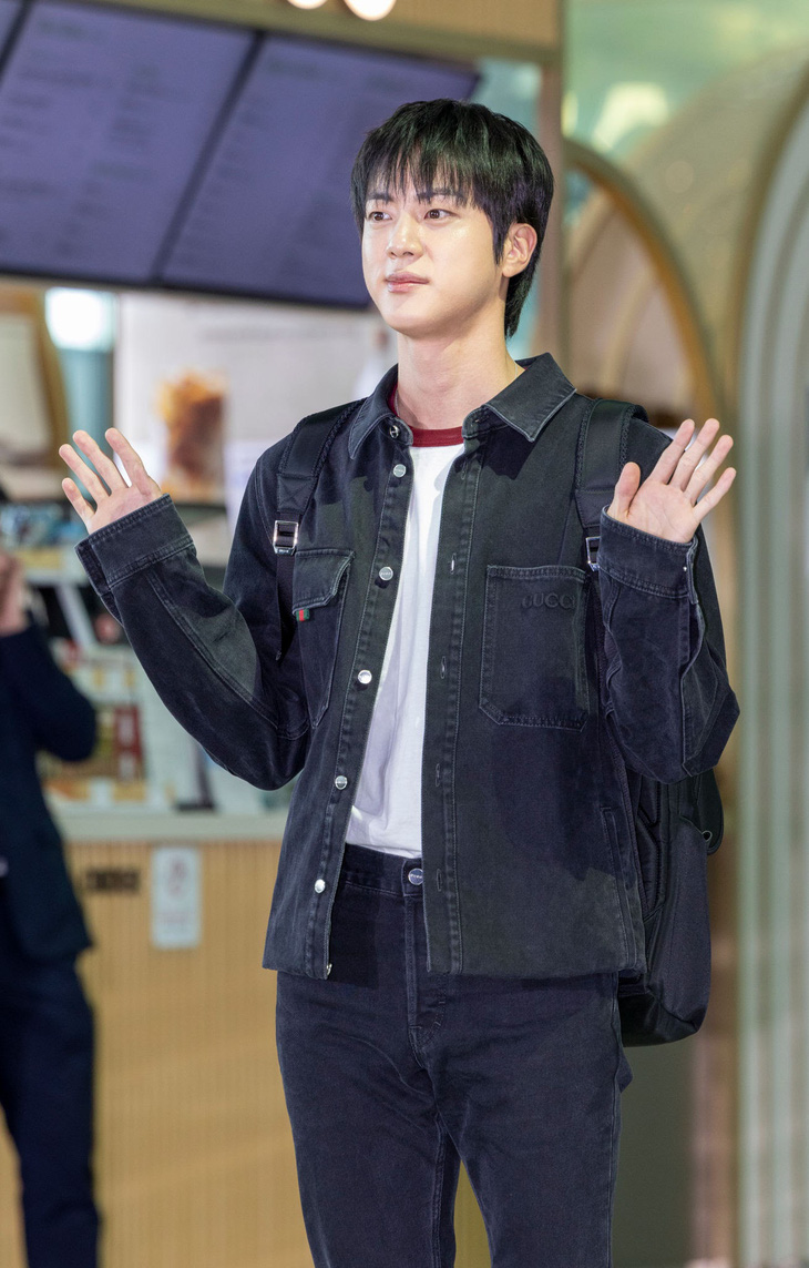 Jin (BTS) gây sốc với tiêu chuẩn tiền mừng cưới 'trăm người như một' - Ảnh 2.