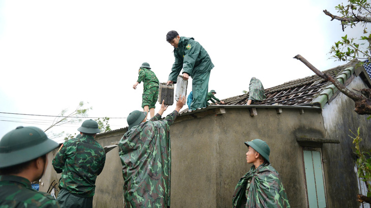 Người dân vùng bị thiệt hại do bão Trà Mi sẽ được khám, cấp thuốc miễn phí - Ảnh 3.