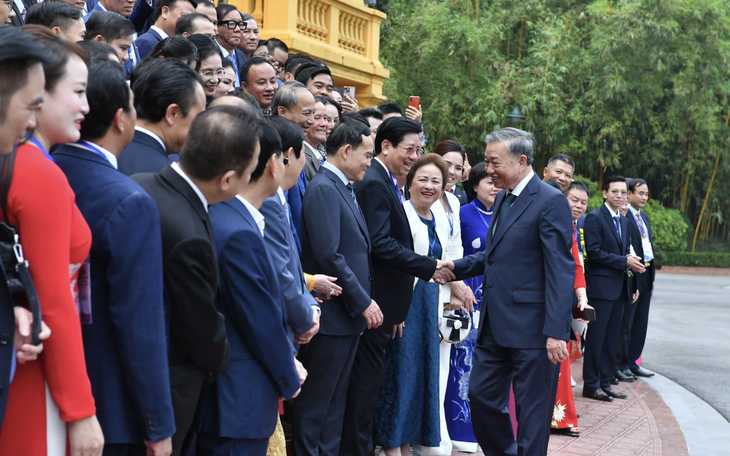 7 định hướng chiến lược đưa đất nước bước vào kỷ nguyên mới, kỷ nguyên vươn mình của dân tộc - Ảnh 2.