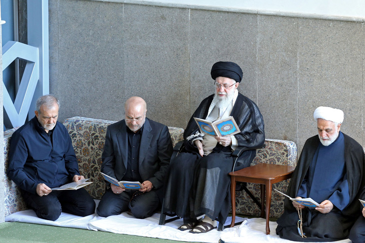 Đại giáo chủ Khamenei tuyên bố Iran và đồng minh 'không lùi bước' trước Israel - Ảnh 1.