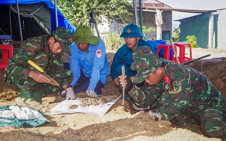 Một tập thể vừa phát hiện cạnh quốc lộ 19 là của liệt sĩ, có ít nhất 32 hài cốt - Ảnh 3.