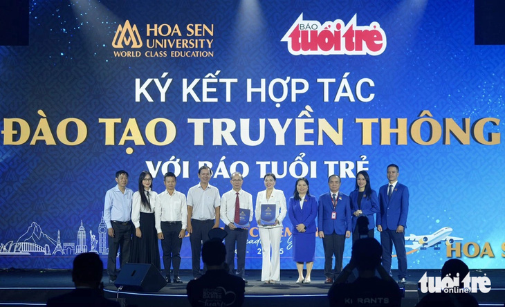 Báo Tuổi Trẻ và Trường Đại học Hoa Sen ký kết hợp tác đào tạo - Ảnh 1.