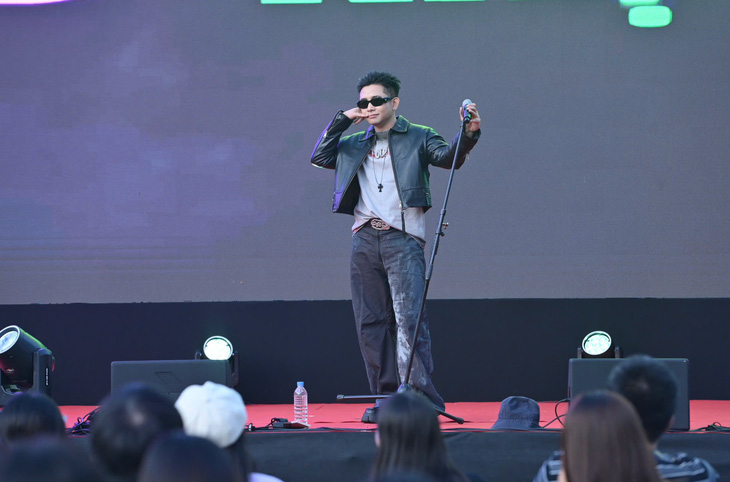 Ricky Star, Jang Song Ho 'bùng cháy', KTGRZ ONE nhảy See tình tại Vietnam Phở Festival 2024 - Ảnh 11.