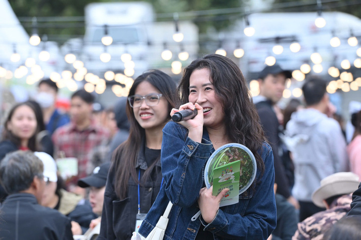 Khách xếp hàng dài chờ vào lễ hội Vietnam Phở Festival tại Seoul - Ảnh 9.