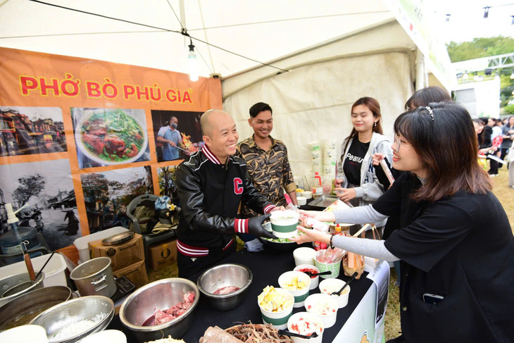 Khách đến Vietnam Phở Festival Seoul tăng vọt, các gian hàng gấp rút bổ sung nguyên liệu - Ảnh 10.