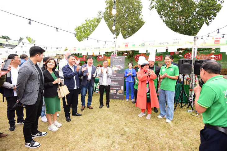 Khách đến Vietnam Phở Festival tại Seoul tăng vọt, các gian hàng gấp rút bổ sung nguyên liệu - Ảnh 14.