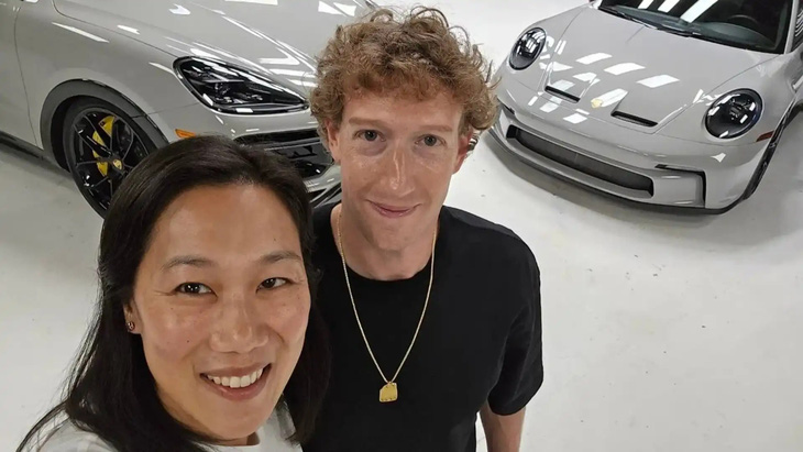 Tỉ phú giàu thứ 2 thế giới, nhà sáng lập Facebook Mark Zuckerberg mua Porsche độ MPV đầy độc đáo - Ảnh 1.