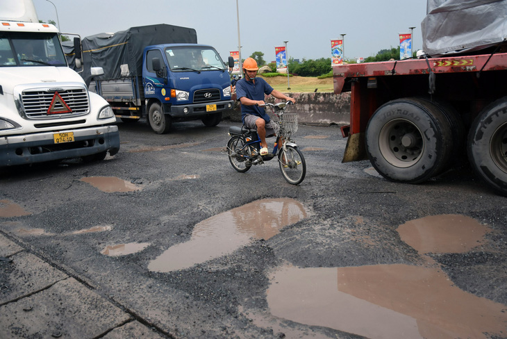 Ngừng thu phí, ngưng bảo trì nên quốc lộ 51 xuống cấp, liên tục gây chết người? - Ảnh 1.