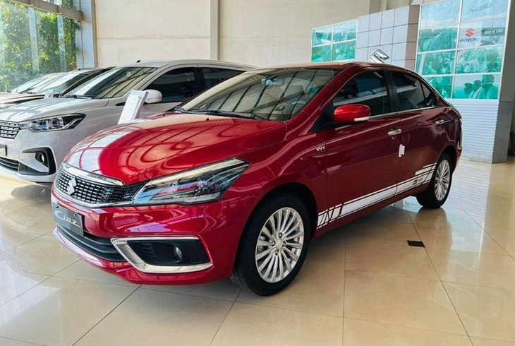 Tin tức giá xe: Suzuki Ciaz giảm hơn 100 triệu tại đại lý, giá thực tế rẻ ngang Hyundai i10 - Ảnh 1.