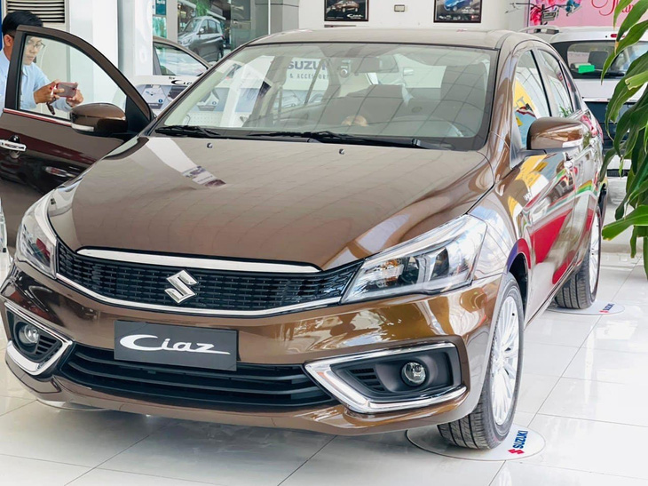 Tin tức giá xe: Suzuki Ciaz giảm hơn 100 triệu tại đại lý, giá thực tế rẻ ngang Hyundai i10 - Ảnh 2.