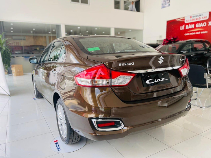 Tin tức giá xe: Suzuki Ciaz giảm hơn 100 triệu tại đại lý, giá thực tế rẻ ngang Hyundai i10 - Ảnh 3.