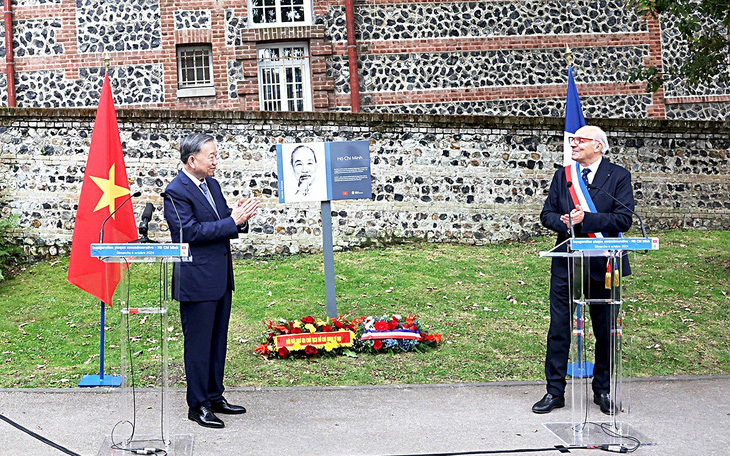 Kỵ binh Pháp hộ tống Tổng Bí thư, Chủ tịch nước Tô Lâm trong lễ đón trọng thể ở Paris - Ảnh 1.