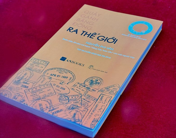 'Quảy gánh băng đồng ra thế giới' lọt top 10 sách hay do doanh nhân Việt viết 2024 - Ảnh 3.
