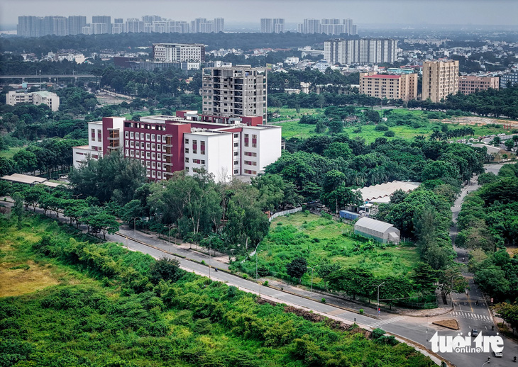 Hiện trạng nhiều mặt bằng ở Đại học Quốc gia TP.HCM vẫn nghẽn sau 3 thập kỷ  - Ảnh 8.