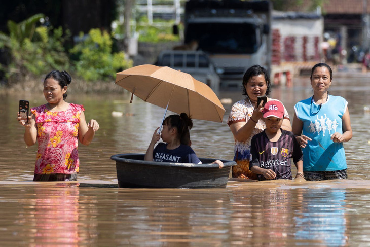 thailandfloods38280-1728363587493721535302.jpg