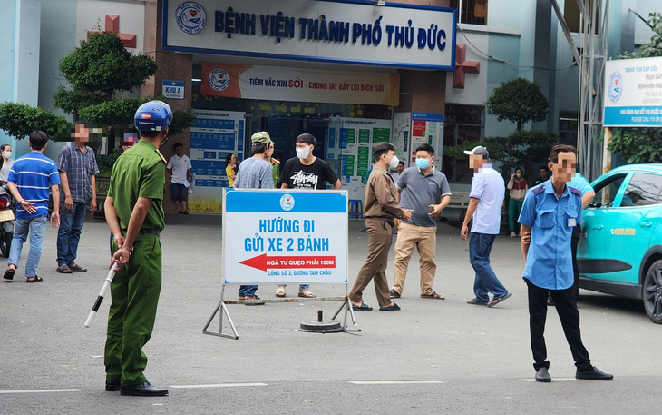 Tài xế taxi biển số Bình Dương xịt hơi cay du khách ở Đà Lạt - Ảnh 2.