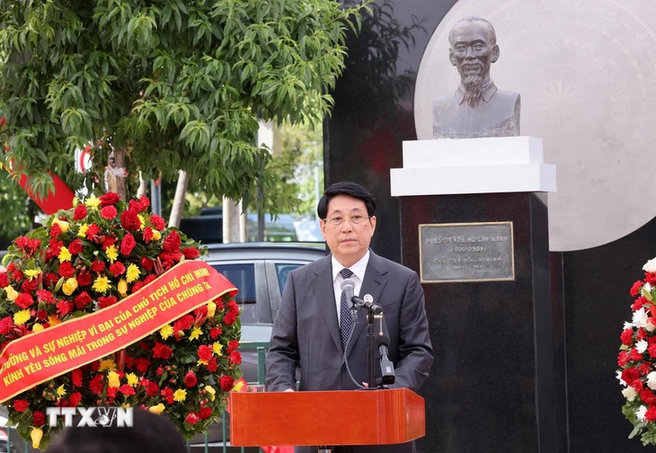 Chủ tịch nước Lương Cường đặt vòng hoa tưởng niệm Chủ tịch Hồ Chí Minh tại Chile - Ảnh 4.
