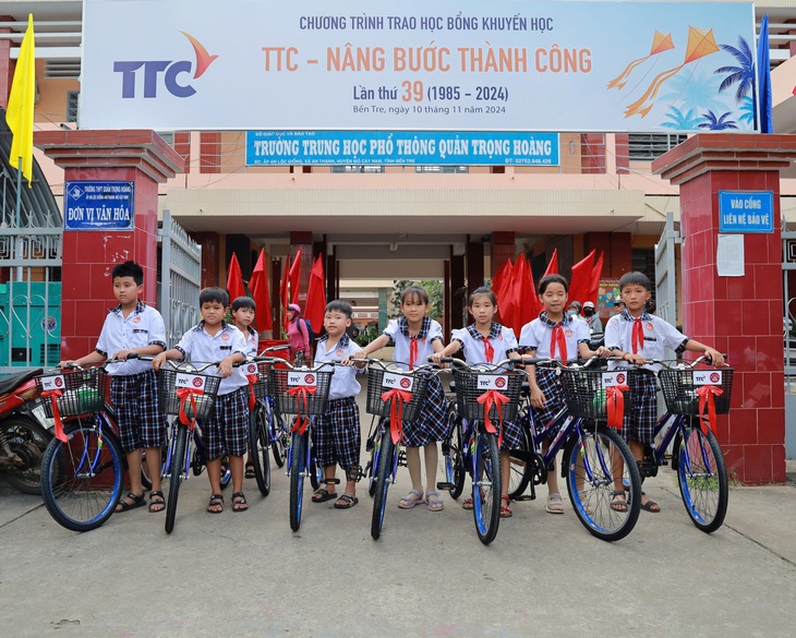Tập đoàn TTC trao 568 suất học bổng đến học sinh tỉnh Bến Tre  - Ảnh 8.