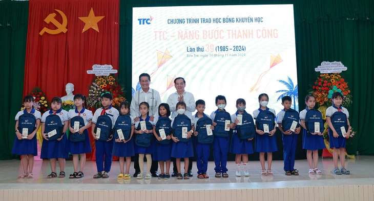 Tập đoàn TTC trao 568 suất học bổng đến học sinh tỉnh Bến Tre  - Ảnh 3.