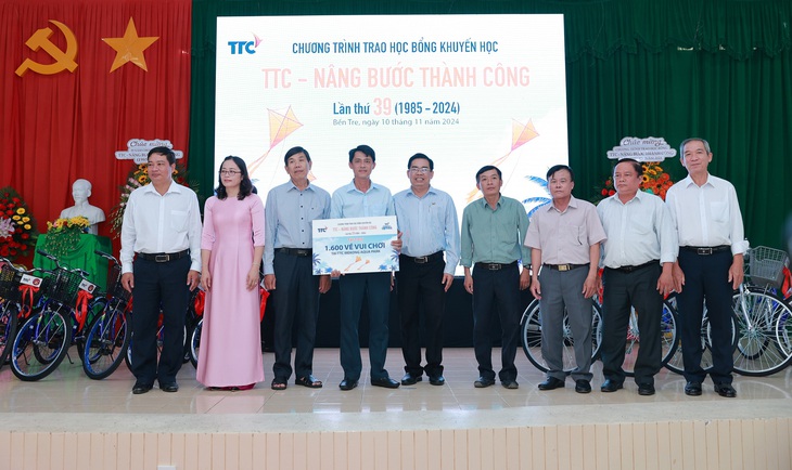 Tập đoàn TTC trao 568 suất học bổng đến học sinh tỉnh Bến Tre  - Ảnh 4.